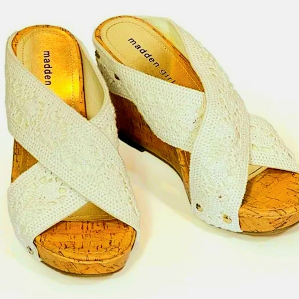 Sz9.5 MADDEN GIRL  corkscrew wedge with crochet off white crisscross top straps.
